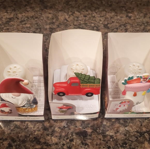 3 Pc Fragrance Oil Diffuser Bundle -  Gnome, Red Truck & Fa La La Stocking - Picture 2 of 12